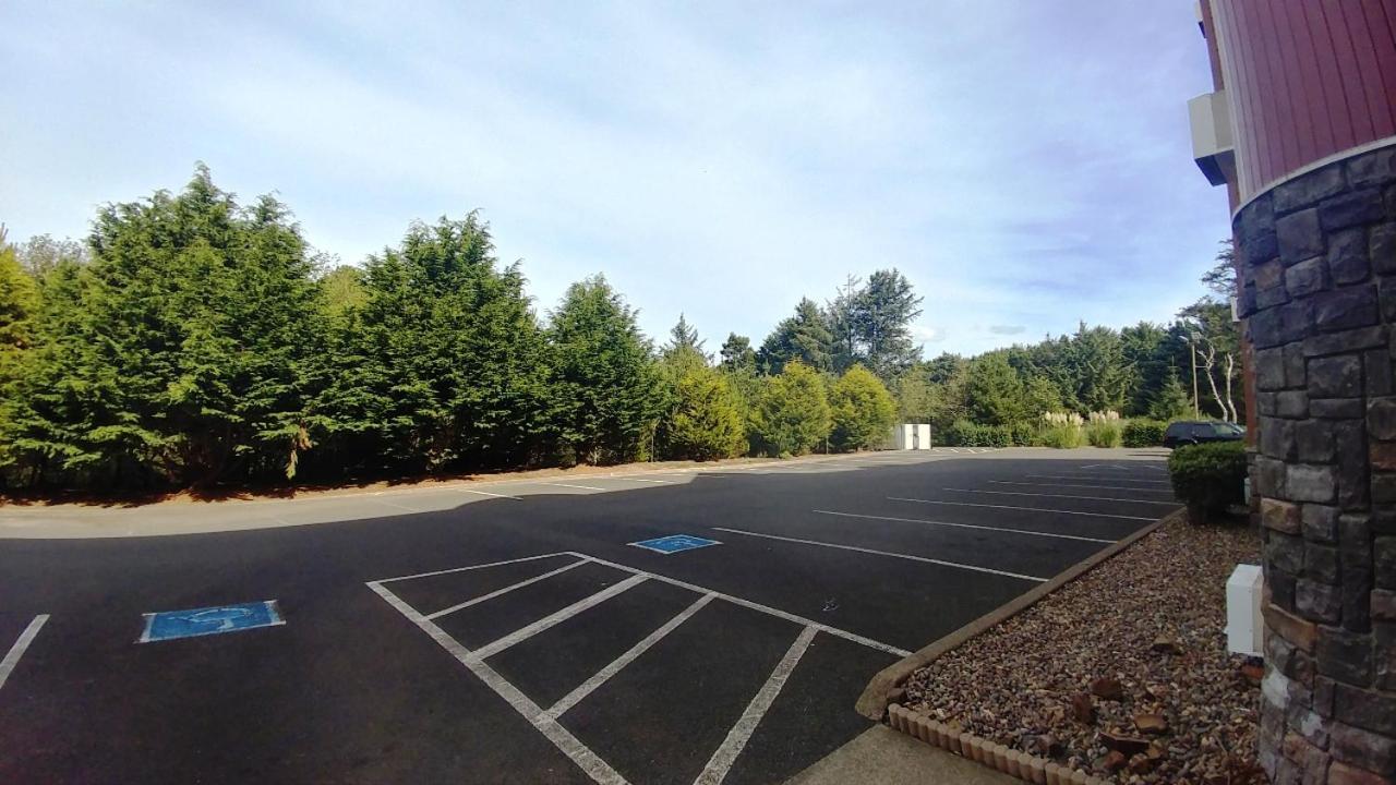 Palace Inn & Suites Lincoln City Buitenkant foto