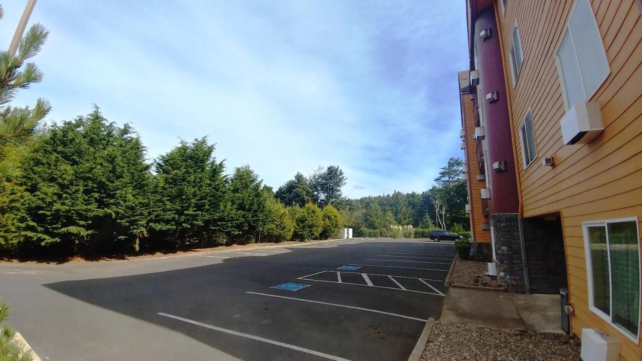 Palace Inn & Suites Lincoln City Buitenkant foto